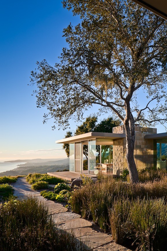 Design ideas for a modern landscaping in Santa Barbara.
