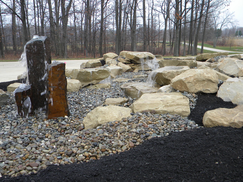 Eklektischer Garten in Cleveland