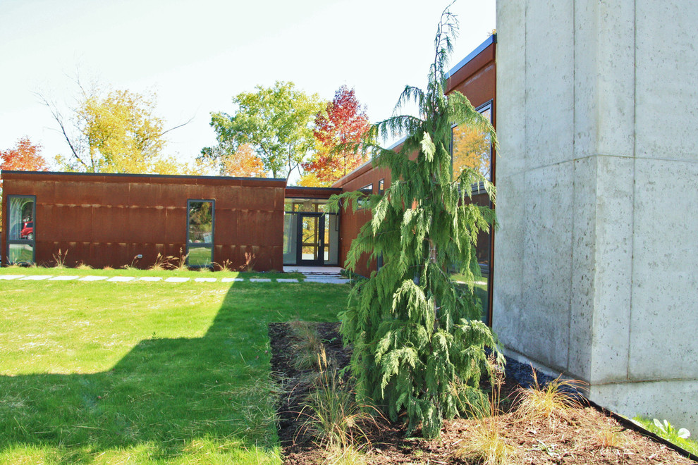 This is an example of a modern garden in Milwaukee.