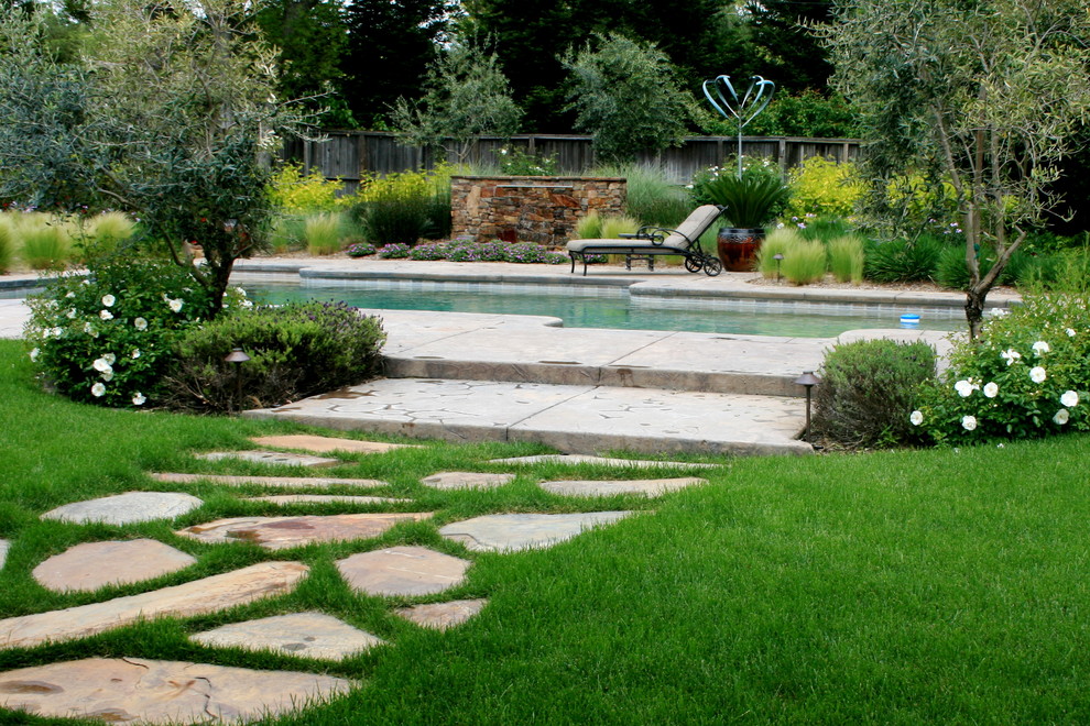 Design ideas for a modern landscaping in Sacramento.