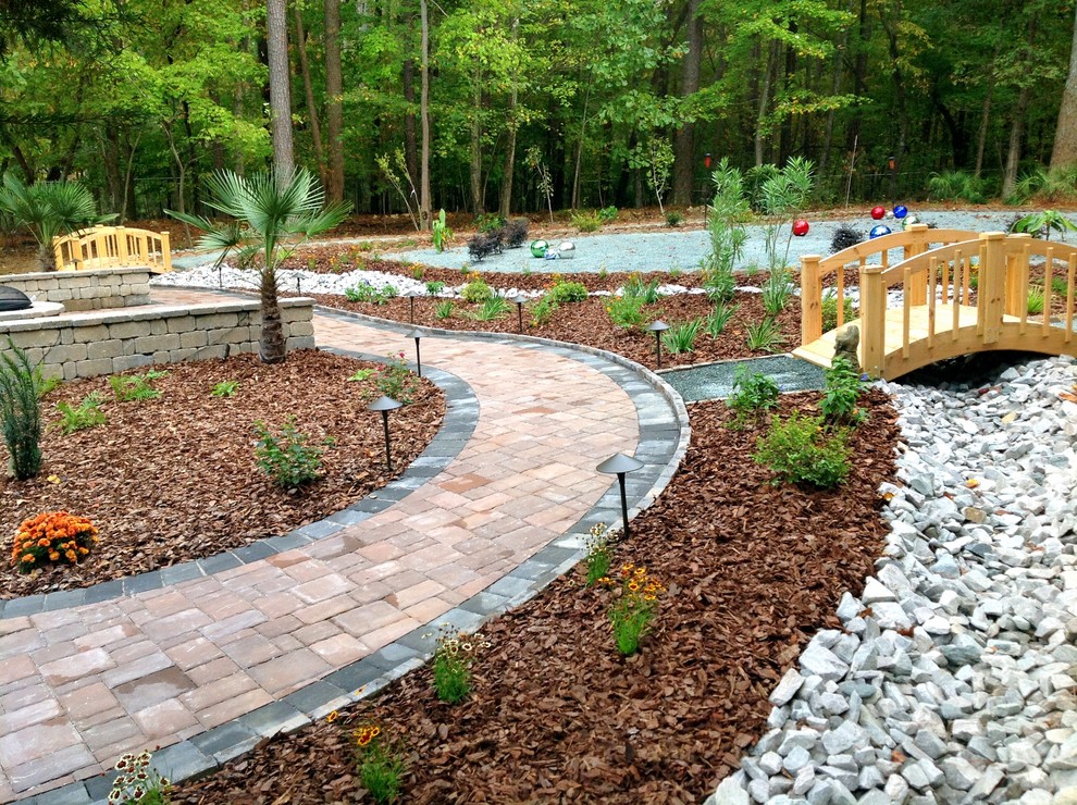 Inspiration for a contemporary landscaping in Raleigh.