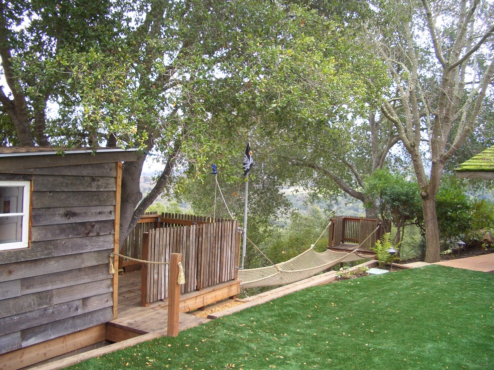 Design ideas for a rustic retaining wall landscape in San Francisco.