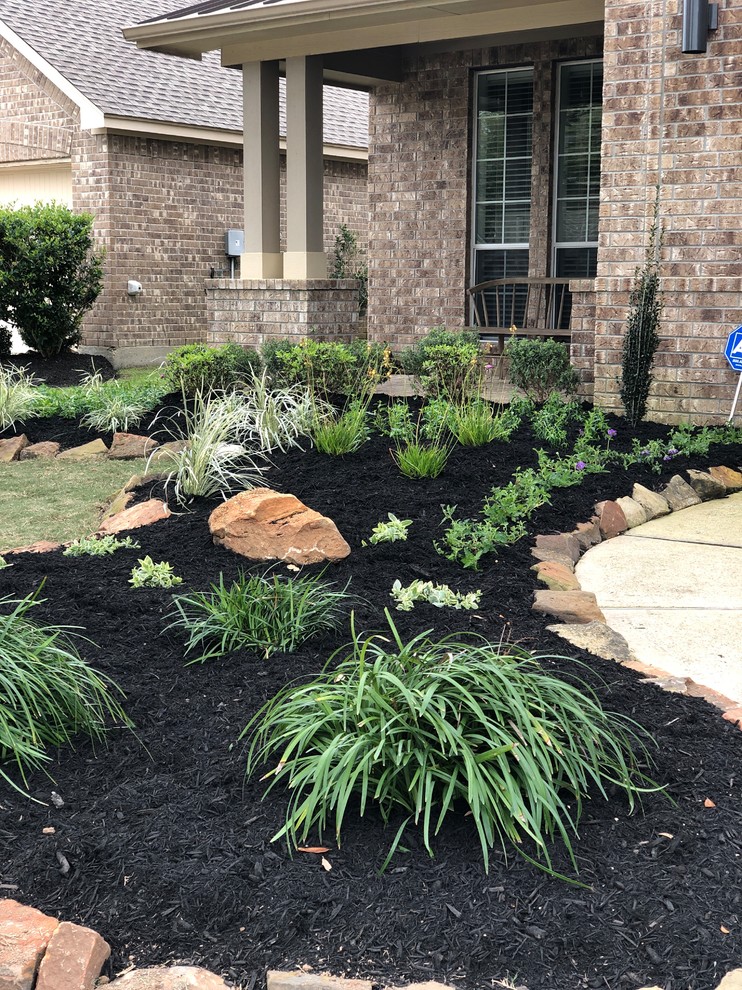 Photo of a medium sized bohemian front partial sun garden for spring in Houston.