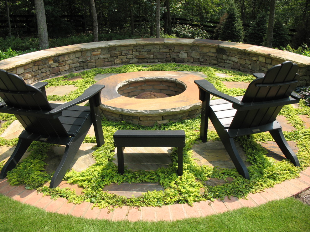 Inspiration for a traditional garden in Atlanta with a fire feature.
