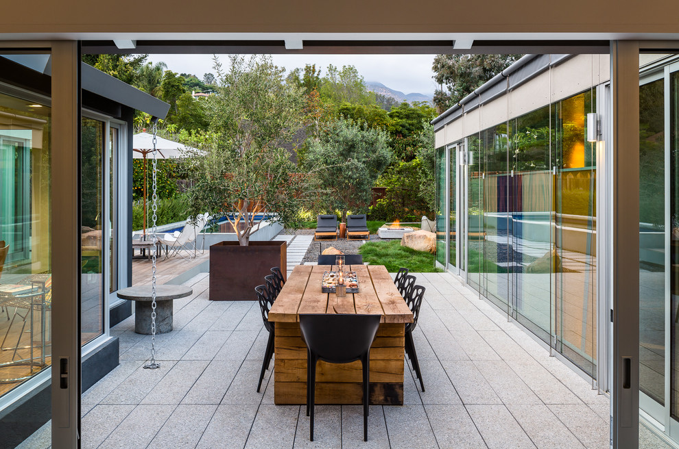 Inspiration for a small contemporary backyard landscaping in Santa Barbara.