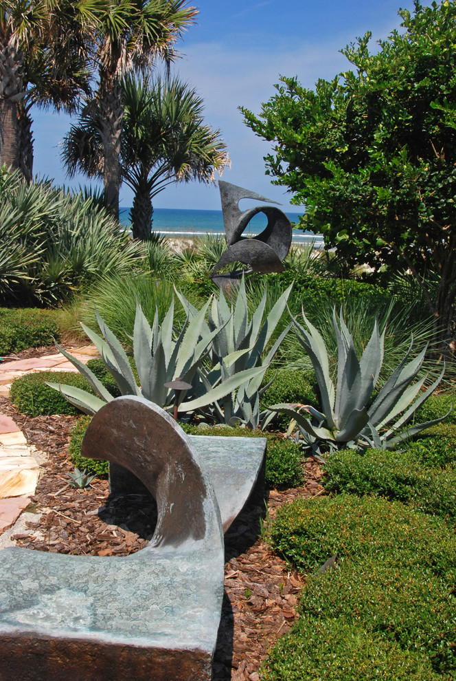 Пример оригинального дизайна: участок и сад на заднем дворе в морском стиле
