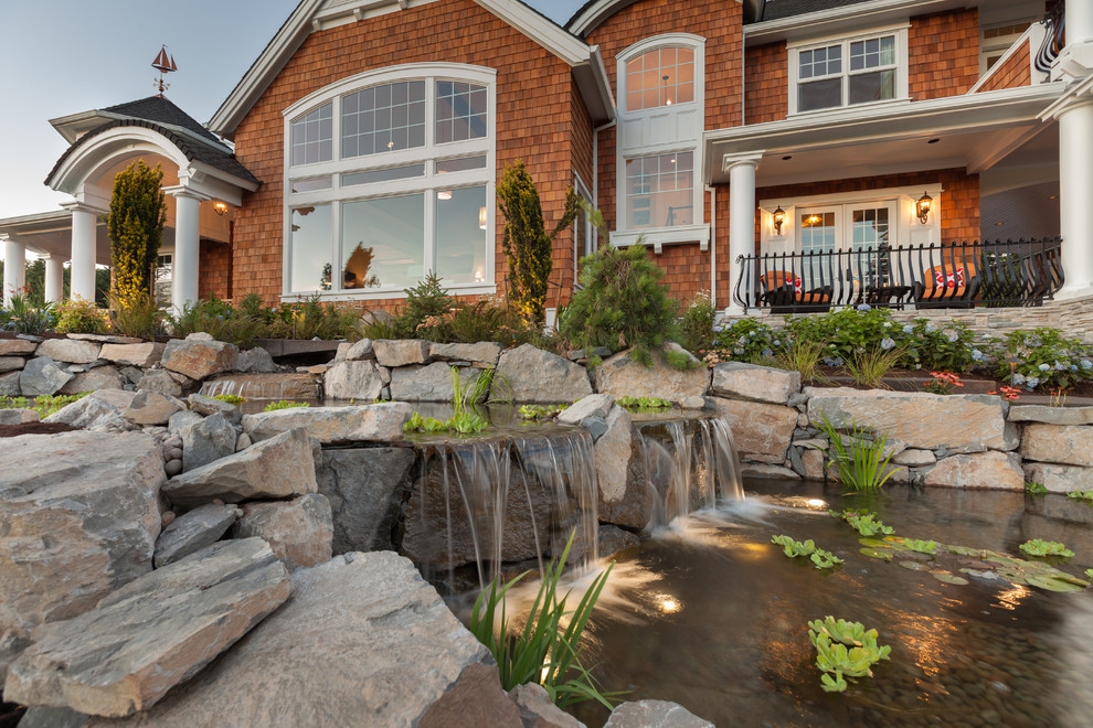 Design ideas for a traditional front yard water fountain landscape in Portland.