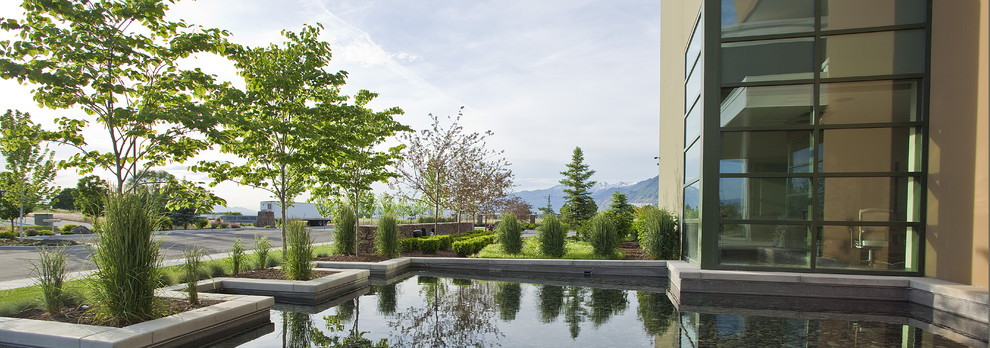 Inspiration for a modern landscaping in Salt Lake City.
