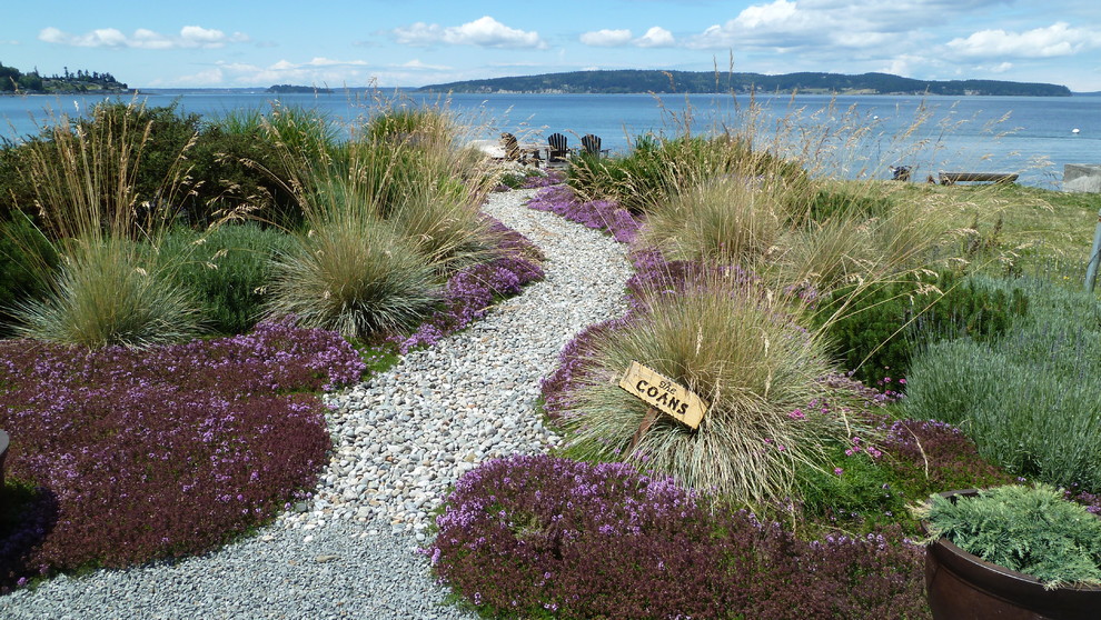 Photo of a mid-sized coastal drought-tolerant and full sun front yard gravel landscaping in Seattle for summer.