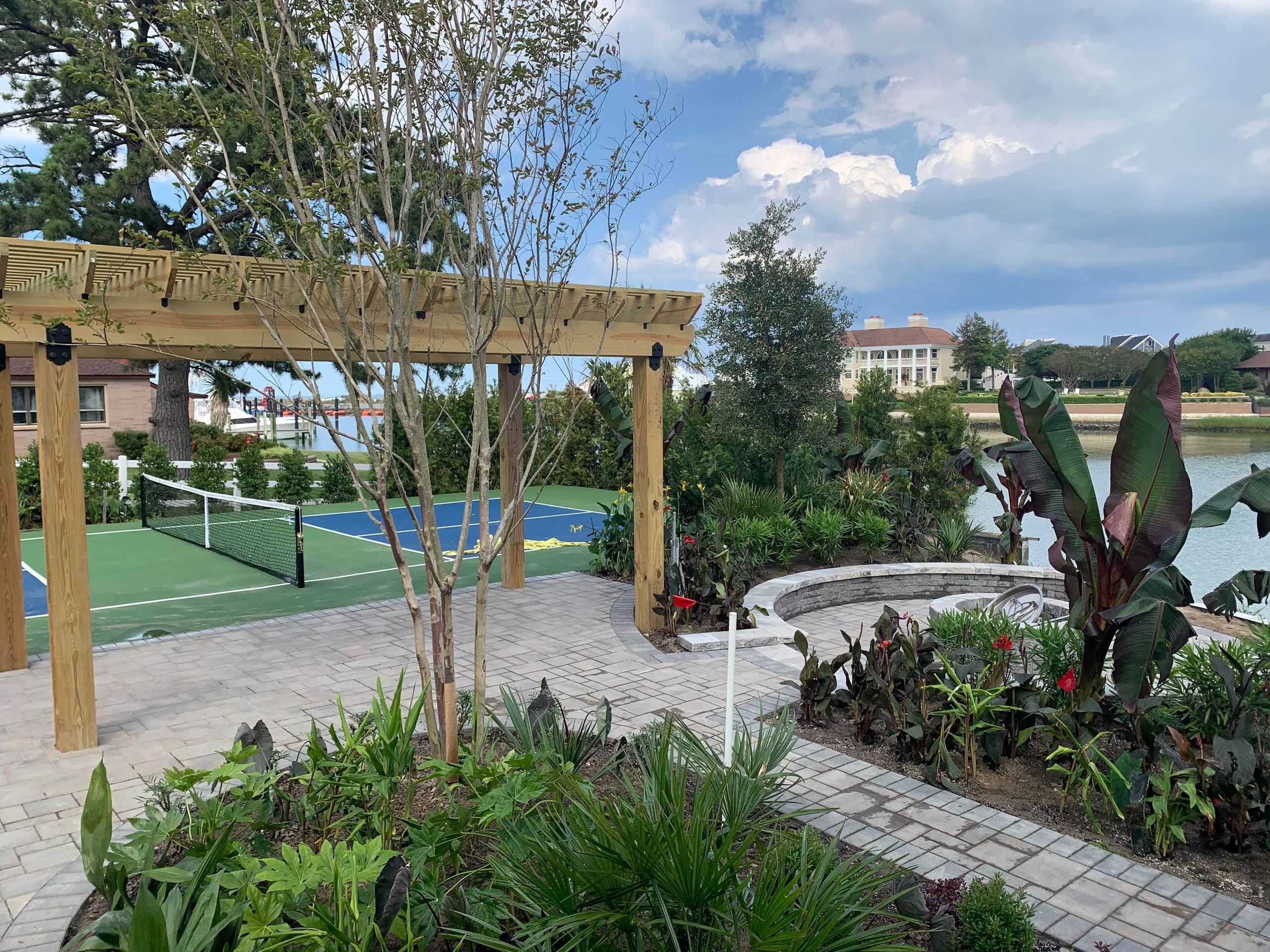75 Landscaping - Walkway and Outdoor Sport Court Ideas You'll Love -  October, 2022 | Houzz