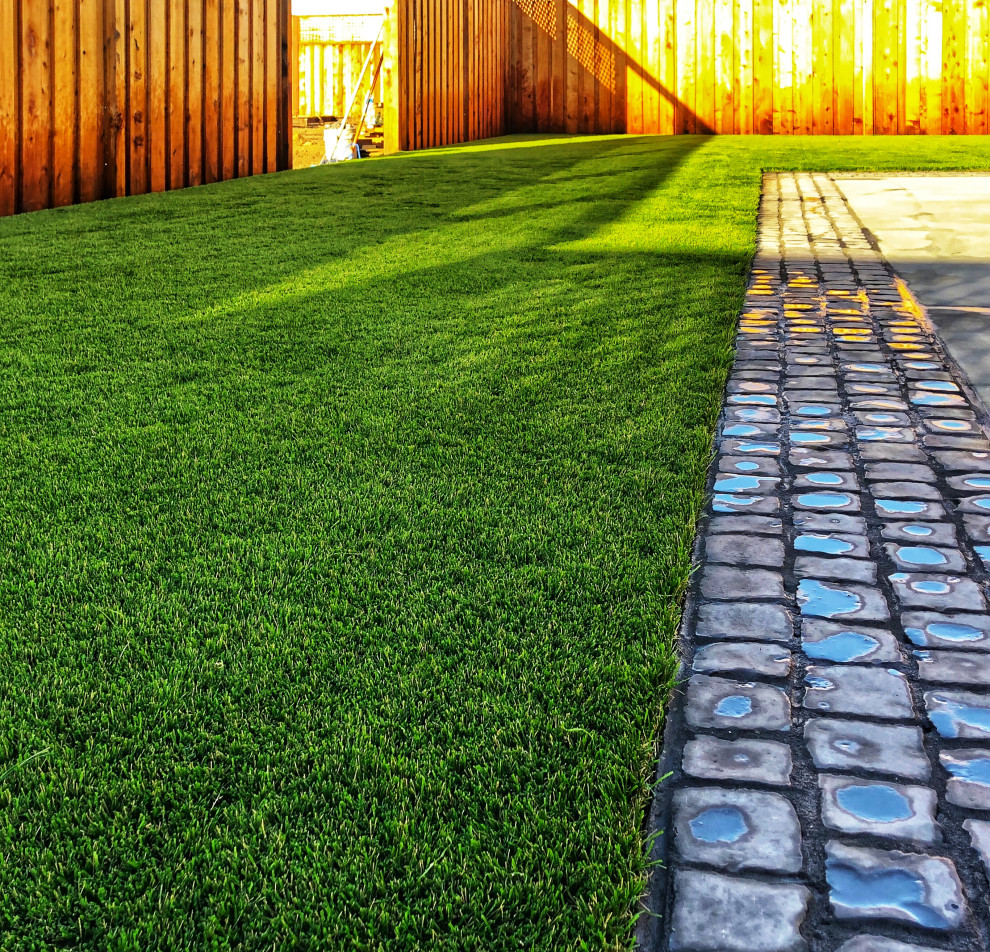 Coffey Park turf (Santa Rosa) Contemporary Landscape San