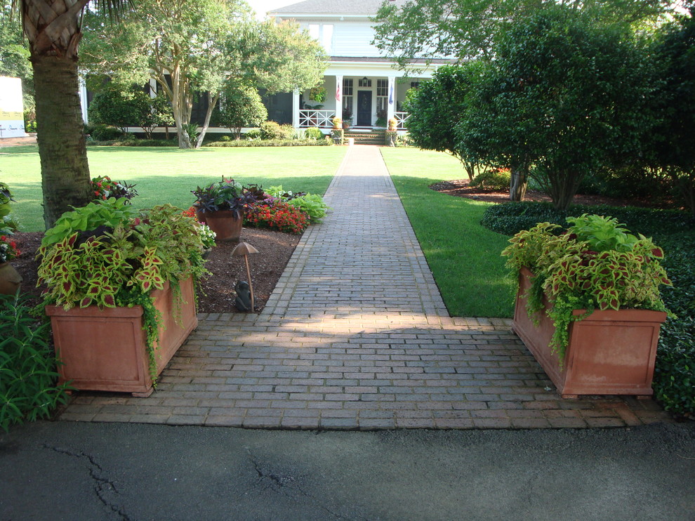 Photo of a traditional landscaping in Other.