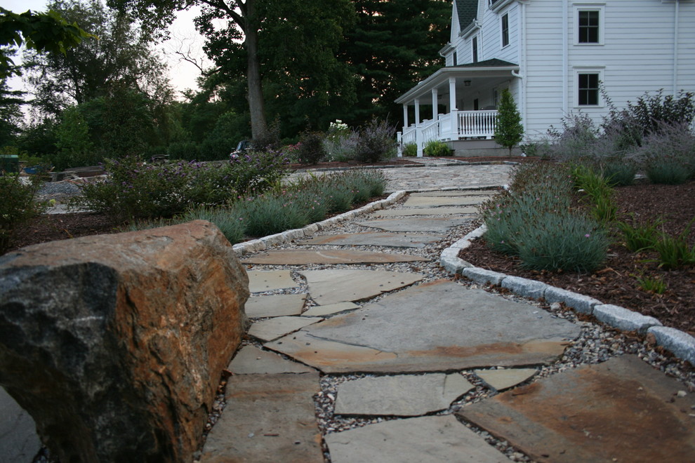 Inspiration for a traditional landscaping in Philadelphia.