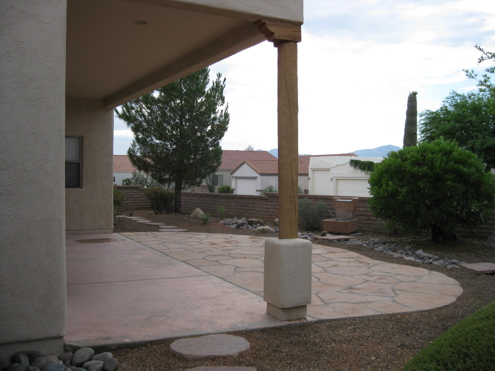 Photo of a small back partial sun garden for spring in Phoenix with a water feature and natural stone paving.