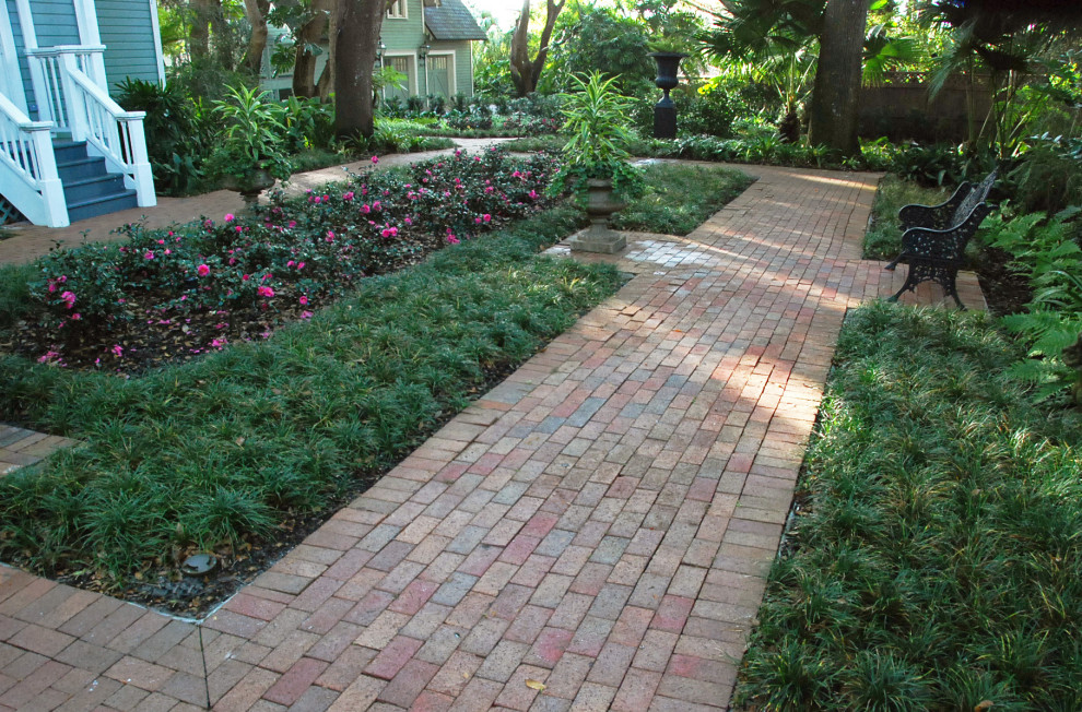 Design ideas for a large victorian landscaping in Orlando.