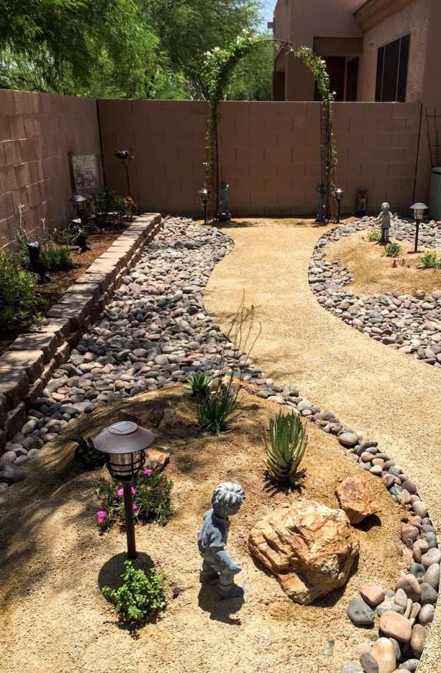 Design ideas for a small classic back xeriscape partial sun garden for spring in Phoenix with a garden path and gravel.