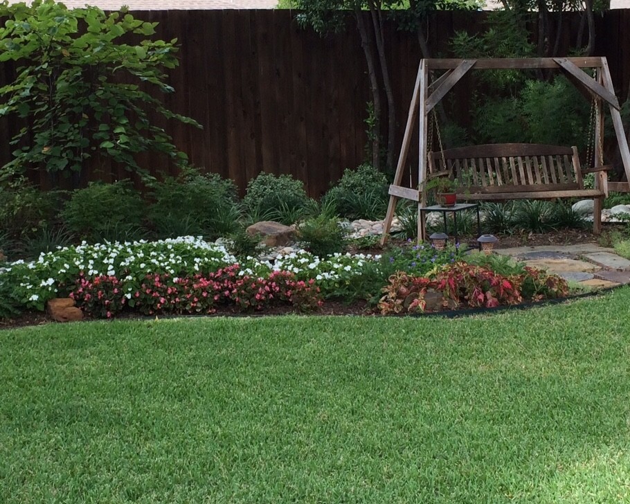 This is an example of a rustic shade backyard landscaping in Dallas.