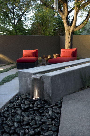 Inspiration for a contemporary landscaping in Denver.