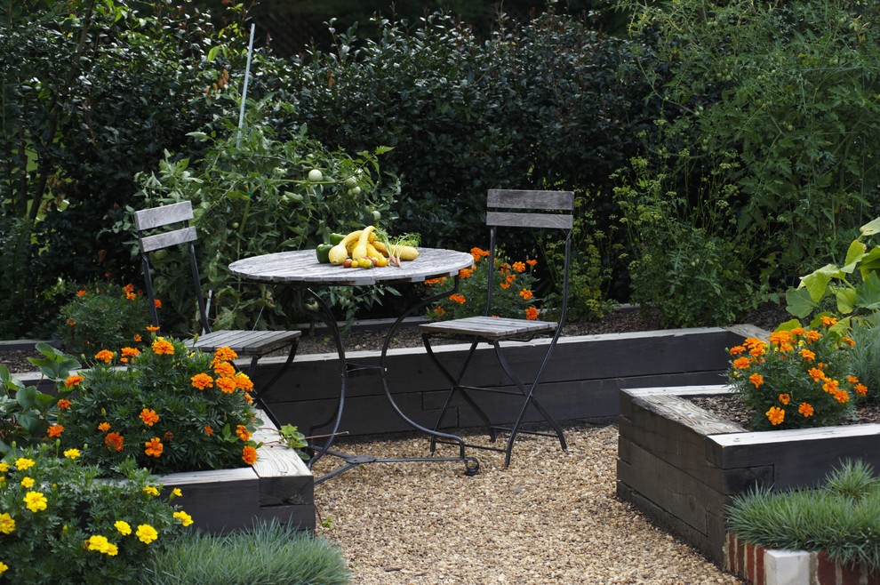 Design ideas for a traditional raised garden bed in Birmingham.