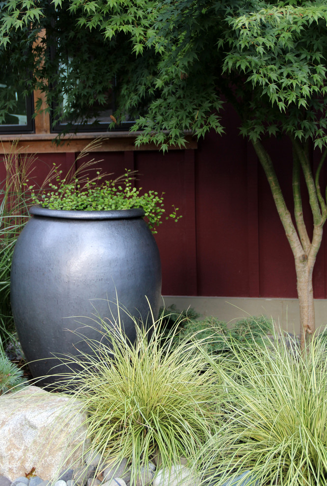 This is an example of a craftsman landscaping in Seattle.