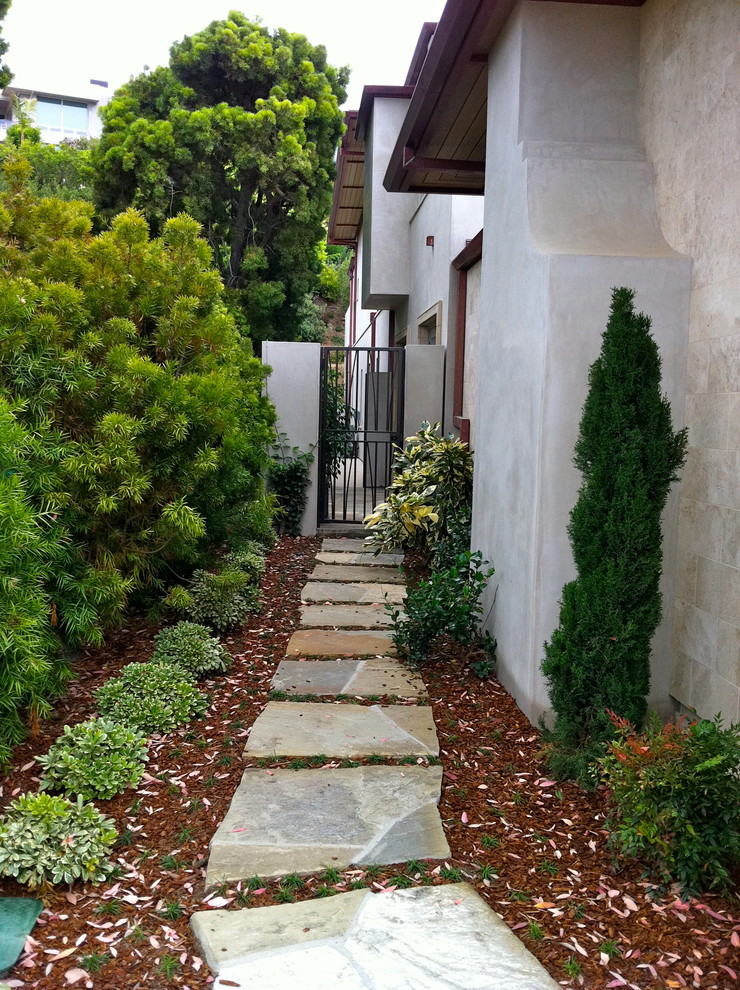 Idee per un giardino design con pavimentazioni in pietra naturale