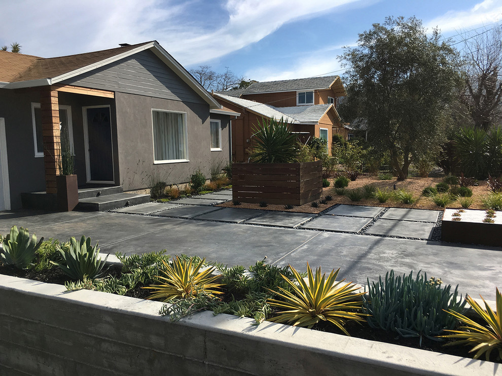 Design ideas for a mid-sized contemporary drought-tolerant and full sun front yard concrete paver retaining wall landscape in San Francisco for fall.