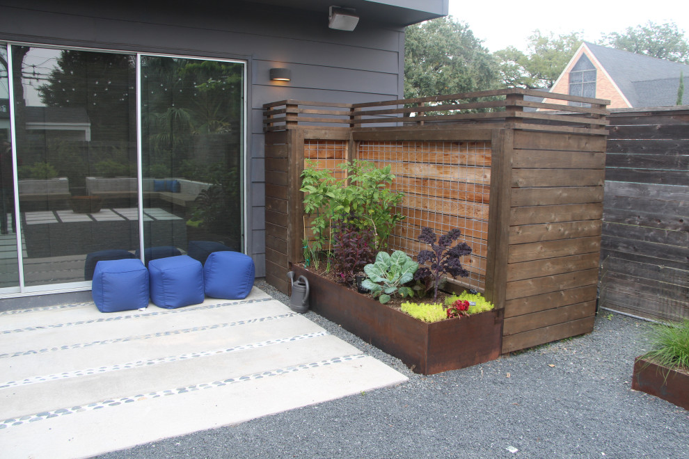 Immagine di un privacy in giardino design esposto in pieno sole dietro casa con pavimentazioni in cemento