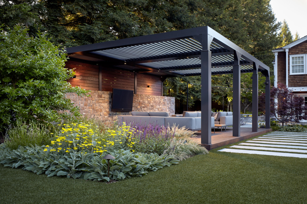 Diseño de jardín de secano contemporáneo extra grande en patio trasero con adoquines de piedra natural, camino de entrada y exposición total al sol