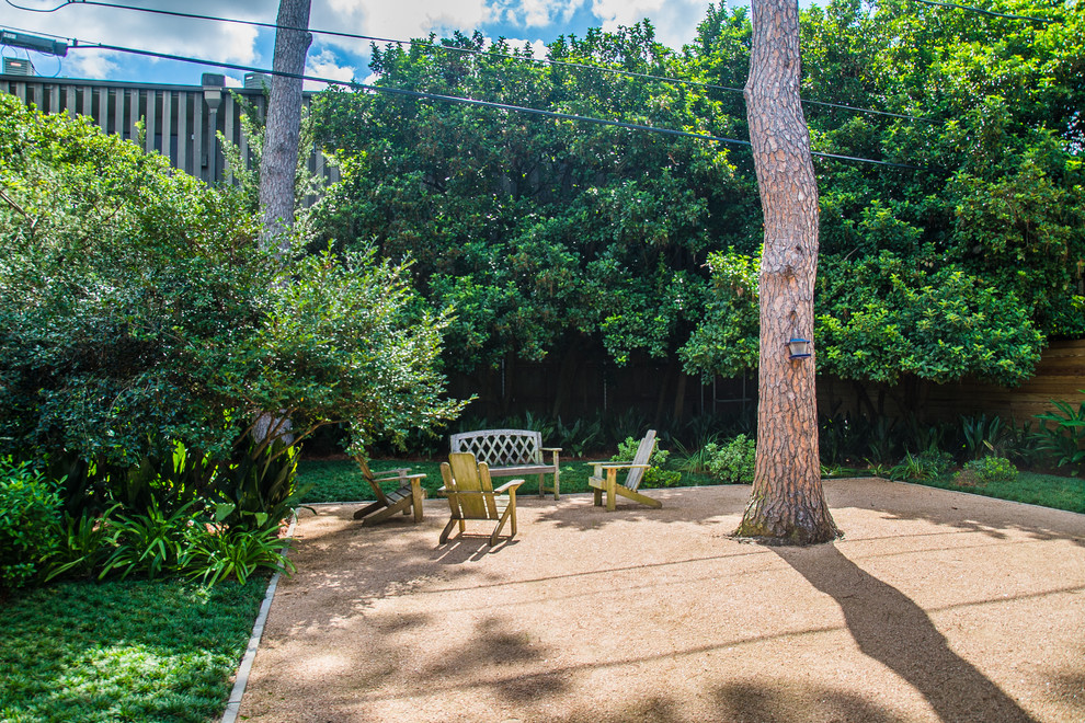 This is an example of a contemporary garden in New Orleans.