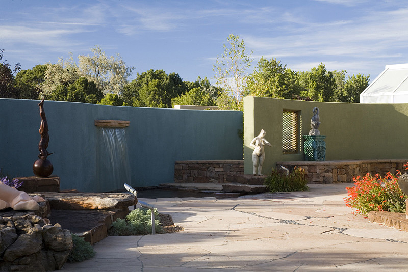 This is an example of a contemporary garden in Albuquerque.