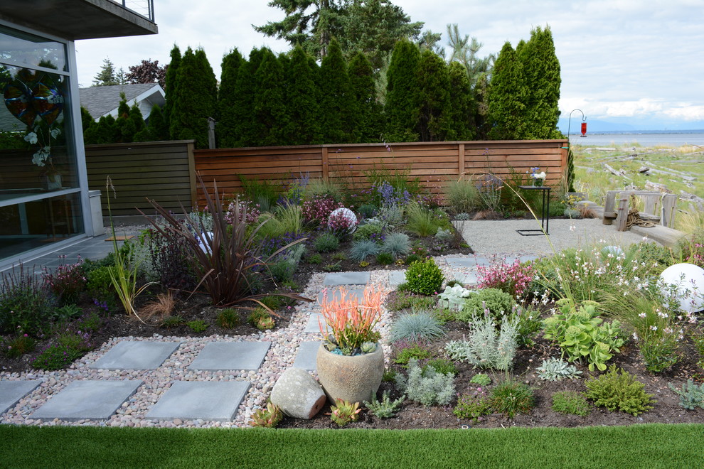 Inspiration for a mid-sized coastal full sun landscaping in Vancouver.