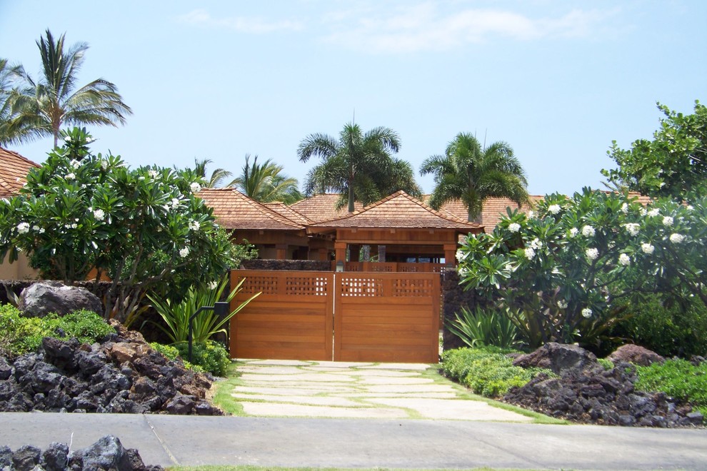 This is an example of a contemporary landscaping in Hawaii.