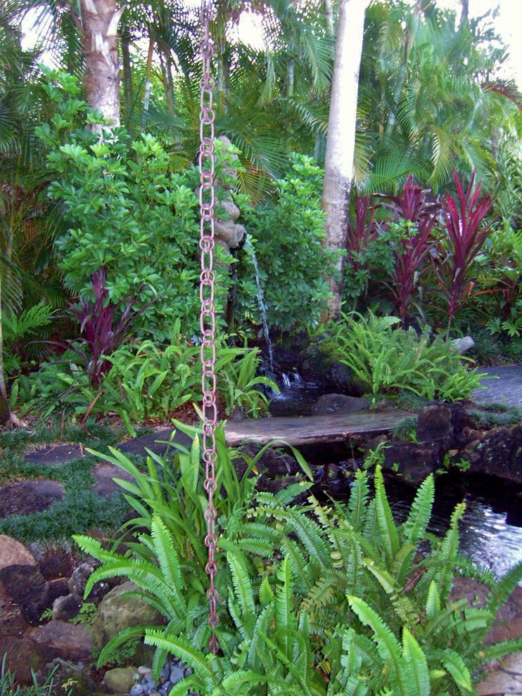 タンパにある高級な中くらいな、春のアジアンスタイルのおしゃれな庭 (日向、天然石敷き) の写真