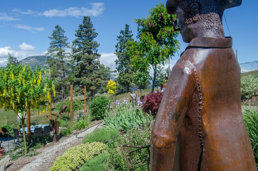 Contemporary garden in Vancouver.