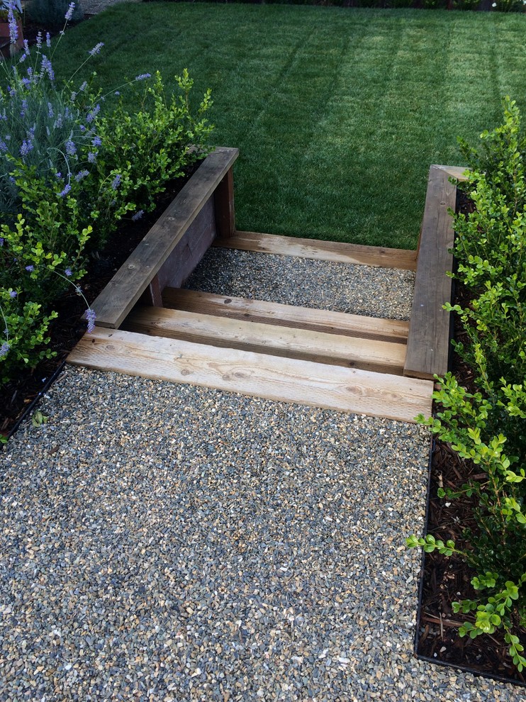 Inspiration for a mid-sized traditional partial sun backyard landscaping in San Francisco with decking for summer.