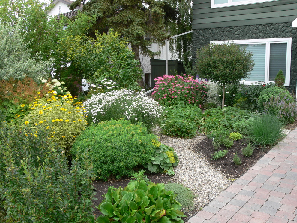 Inspiration for a mid-sized craftsman front yard garden path in Edmonton.