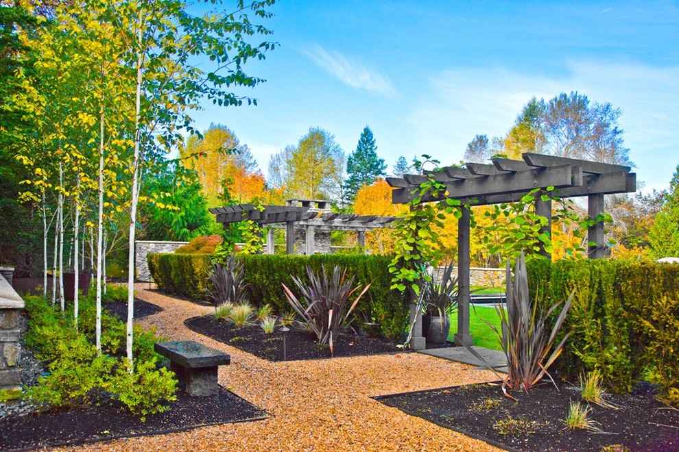 Photo of a farmhouse landscaping in Seattle.