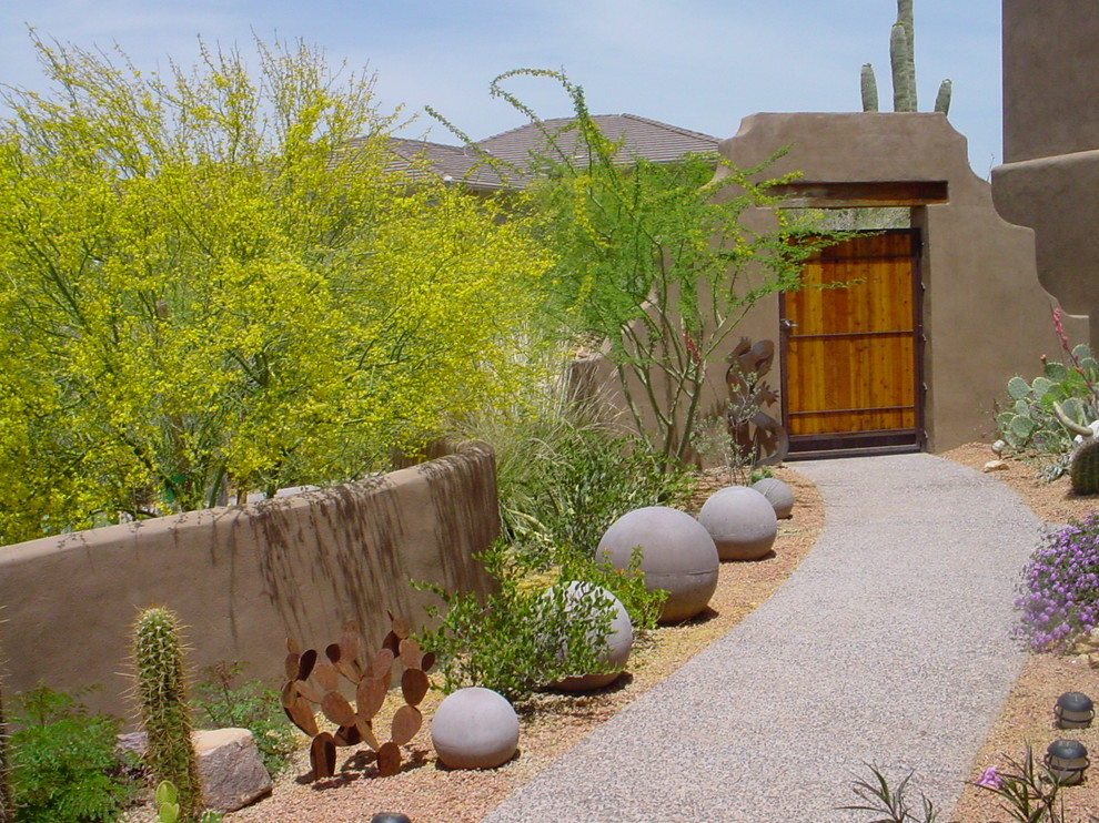 Inspiration for a southwestern courtyard landscaping in Phoenix.