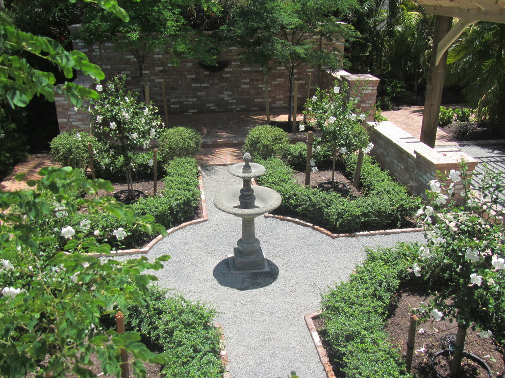 Design ideas for a traditional full sun backyard gravel landscaping in Miami.