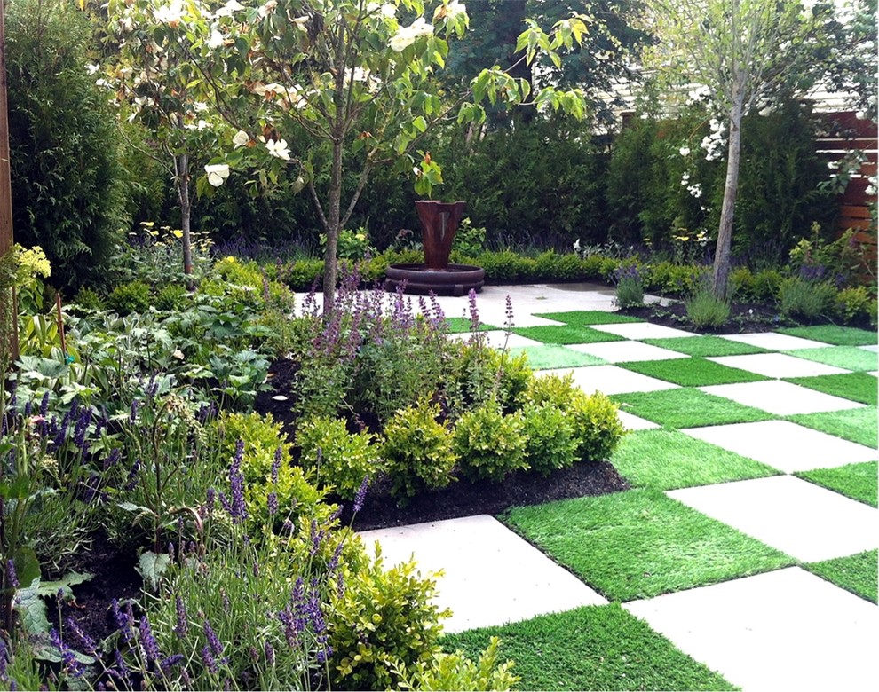 This is an example of a contemporary backyard water fountain landscape in Vancouver.
