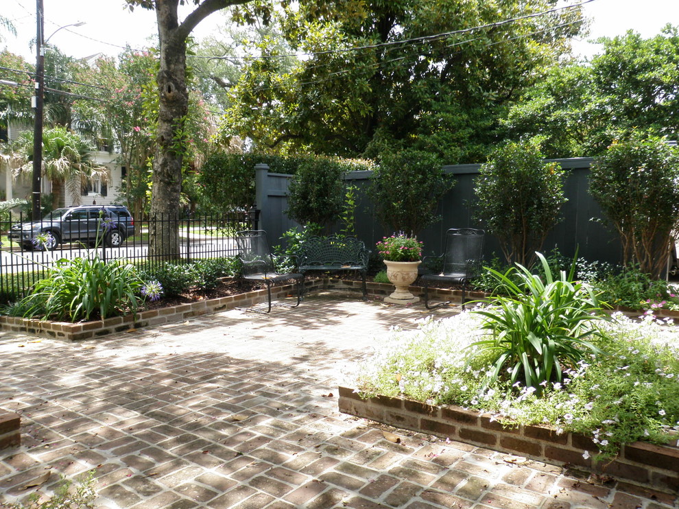 Design ideas for a mid-sized traditional partial sun courtyard brick outdoor sport court in New Orleans.