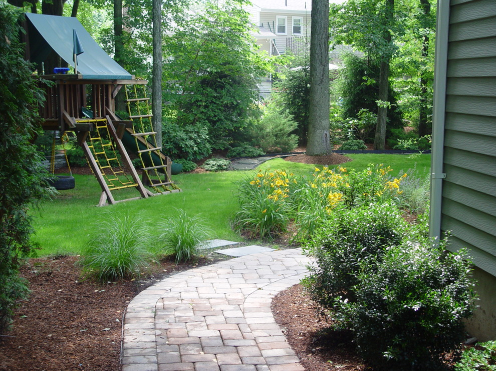Inspiration for a medium sized classic side partial sun garden for spring in New York with natural stone paving.