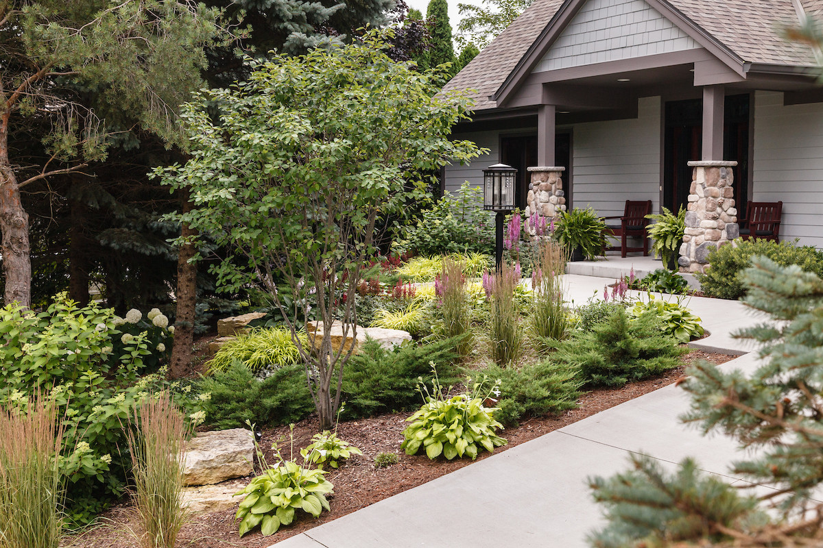 Craftsman Front Yard - Cedarburg - Craftsman - Landscape - Milwaukee - by Ginkgo  Leaf Studio | Houzz