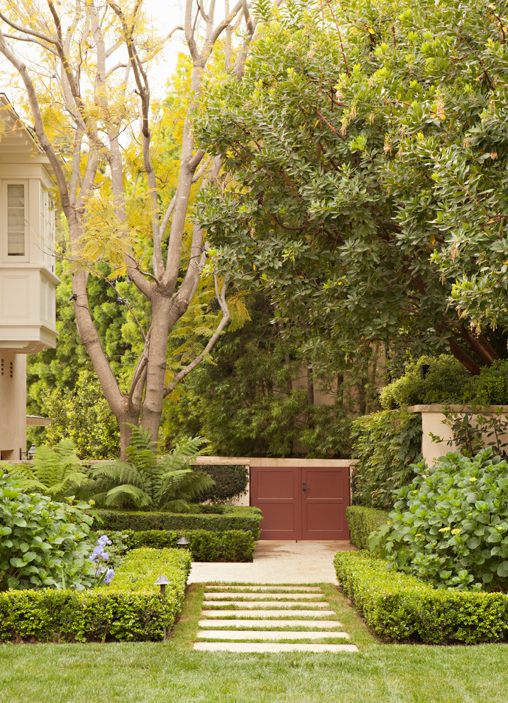 Crescent Drive Traditional Landscape Los Angeles by Patricia