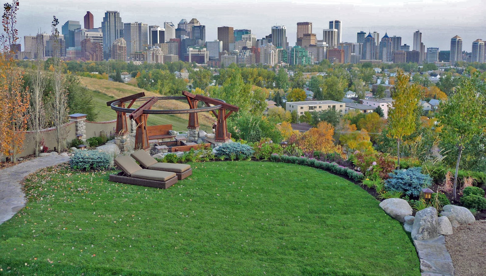 Eklektischer Garten in Calgary