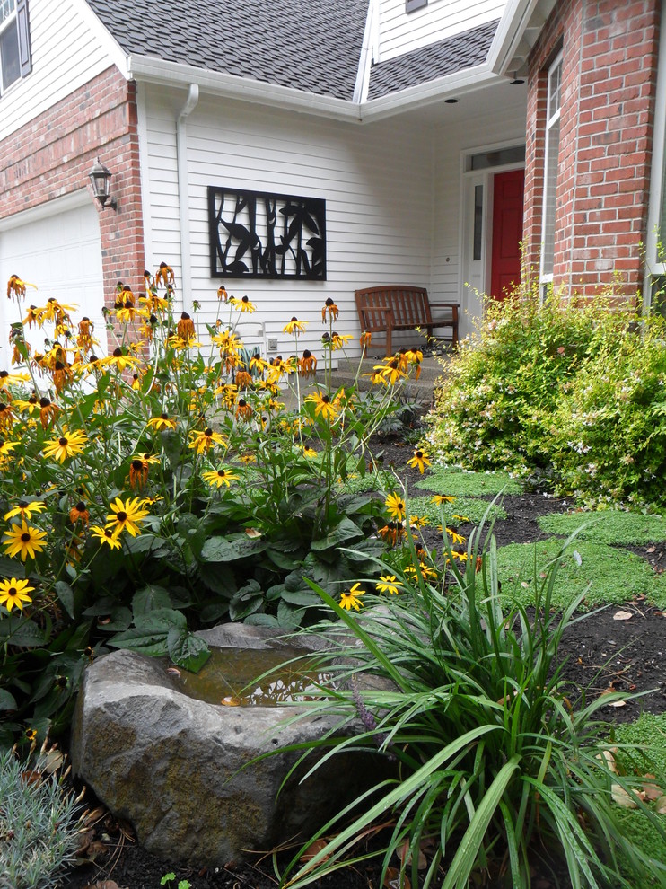 Inspiration for a small eclectic partial sun front yard landscaping in Portland.