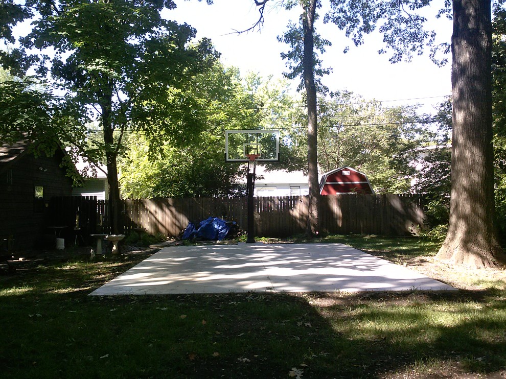 Large classic back partial sun garden in Kansas City with an outdoor sport court.
