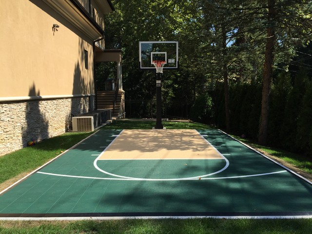 Custom Compact Backyard Basketball Court - Modern - Garden - New York - by  SportProsUSA, Inc. | Houzz AU