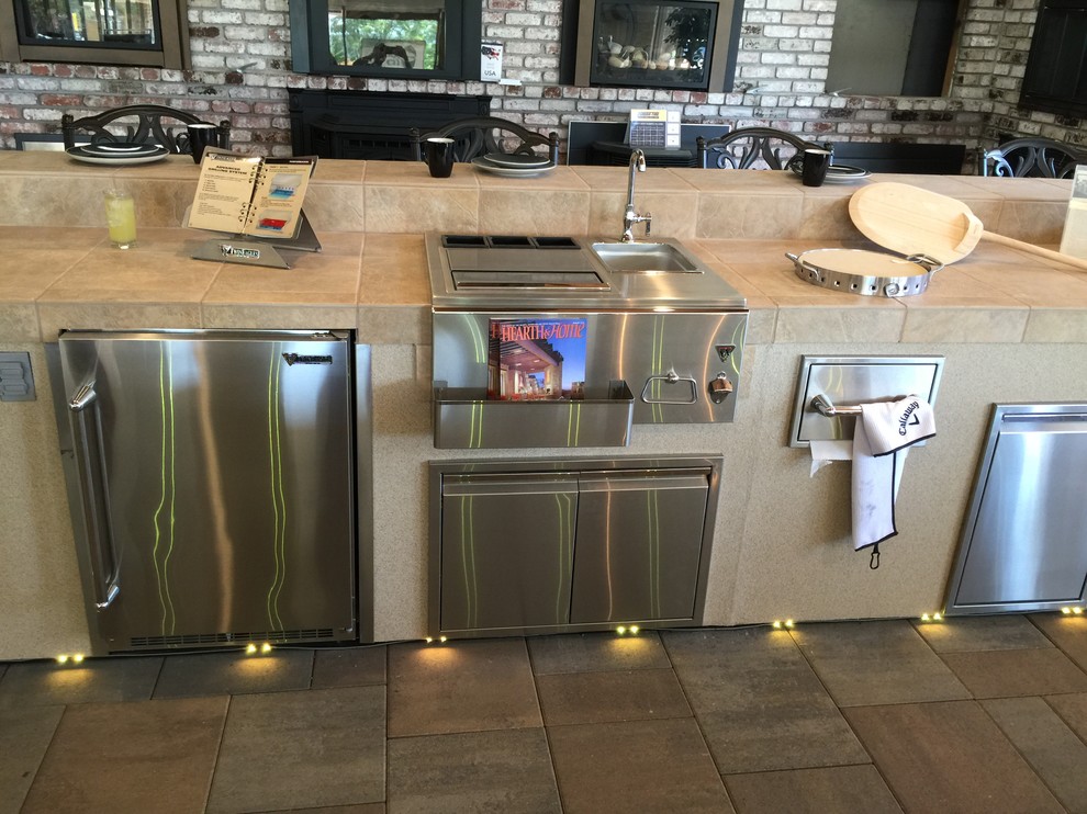 Custom Fireplace, Patio & BBQ_The Dublin Store Classique Jardin