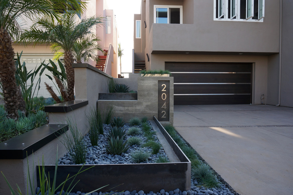 Moderner Garten mit Auffahrt in San Diego